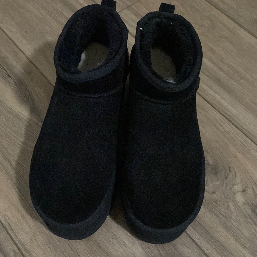 platform mini UGG